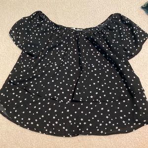 Super cute Lester’s star off the shoulder top